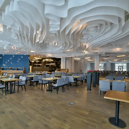 Hotel Focus Premium Conference & 4*