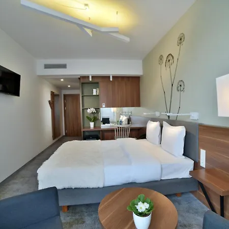 Готель Focus Premium Conference &